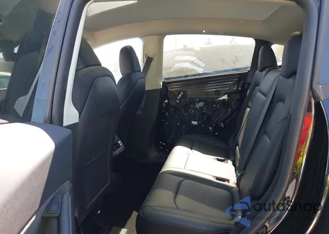 2023 Tesla Model Y Awd/Long Range Dual Motor All-Wheel Drive z USA, uszkodzony, nr VIN 7SAYGDEE4PA137965